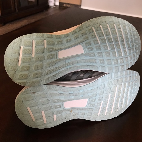 Adidas woman’s gray athletic shoes size 6.5 - Picture 5 of 6